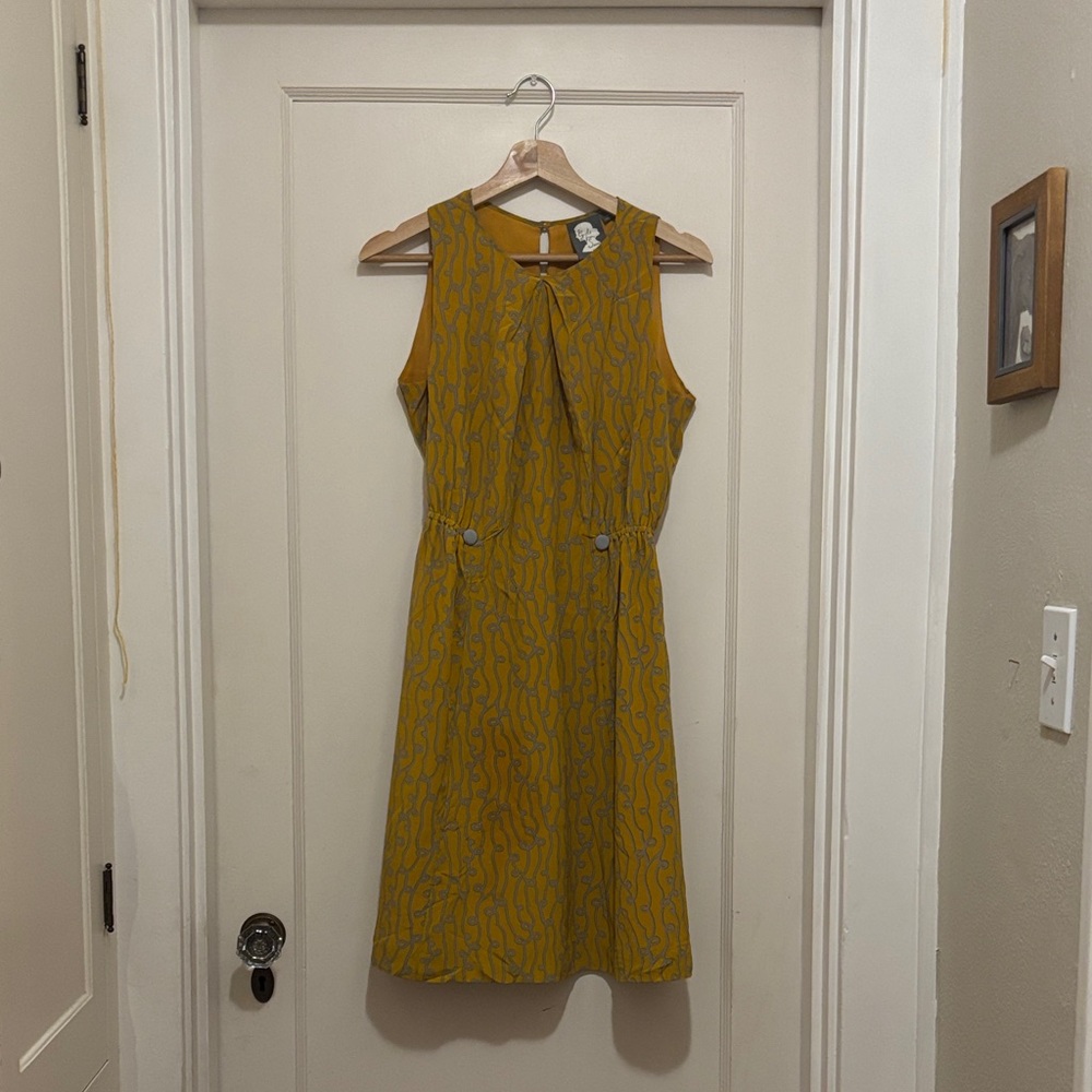 Elegant Mustard Sleeveless Midi Dress